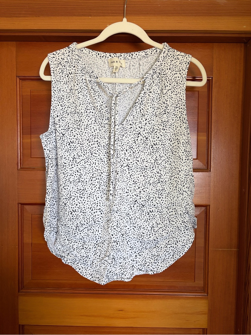 cloth & stone White Sleeveless Tie-Front Camisole with Black Dot Print